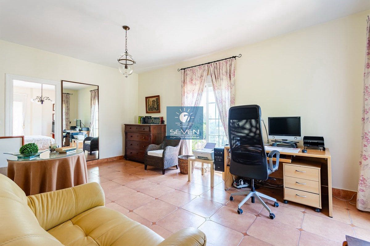 4 bedroom Villa for sale in Almunecar with garage - € 599,000 (Ref: 9157853)