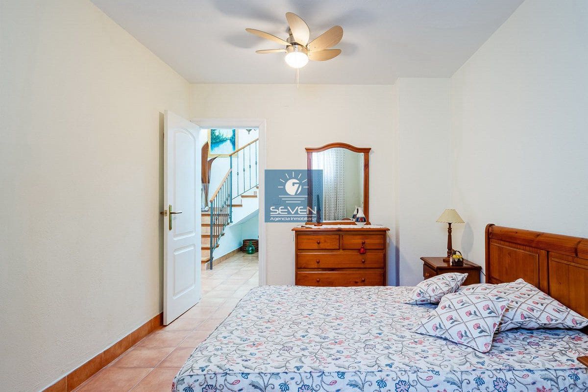 4 bedroom Villa for sale in Almunecar with garage - € 599,000 (Ref: 9157853)