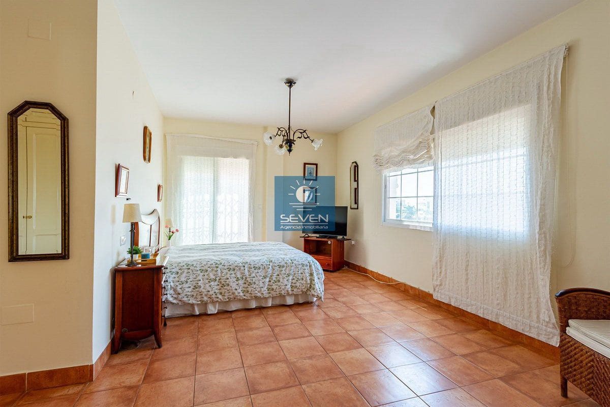 4 bedroom Villa for sale in Almunecar with garage - € 599,000 (Ref: 9157853)