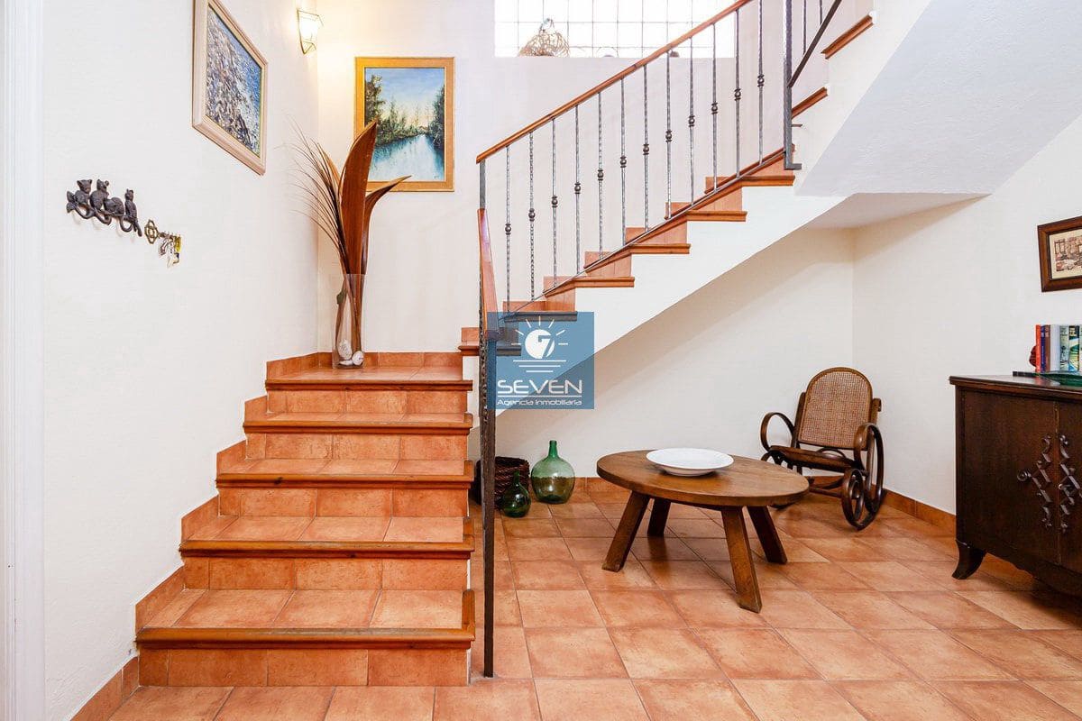 4 bedroom Villa for sale in Almunecar with garage - € 599,000 (Ref: 9157853)