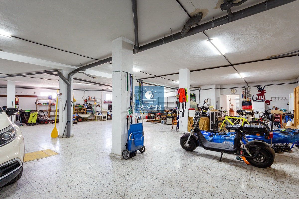 4 bedroom Villa for sale in Almunecar with garage - € 599,000 (Ref: 9157853)