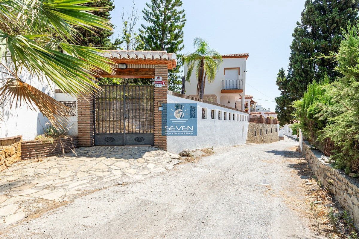 4 bedroom Villa for sale in Almunecar with garage - € 599,000 (Ref: 9157853)