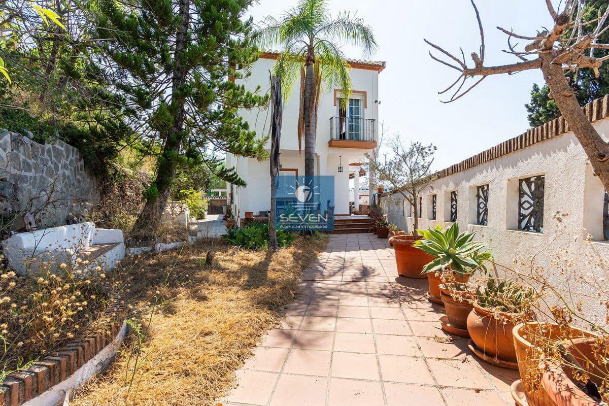 4 bedroom Villa for sale in Almunecar with garage - € 599,000 (Ref: 9157853)