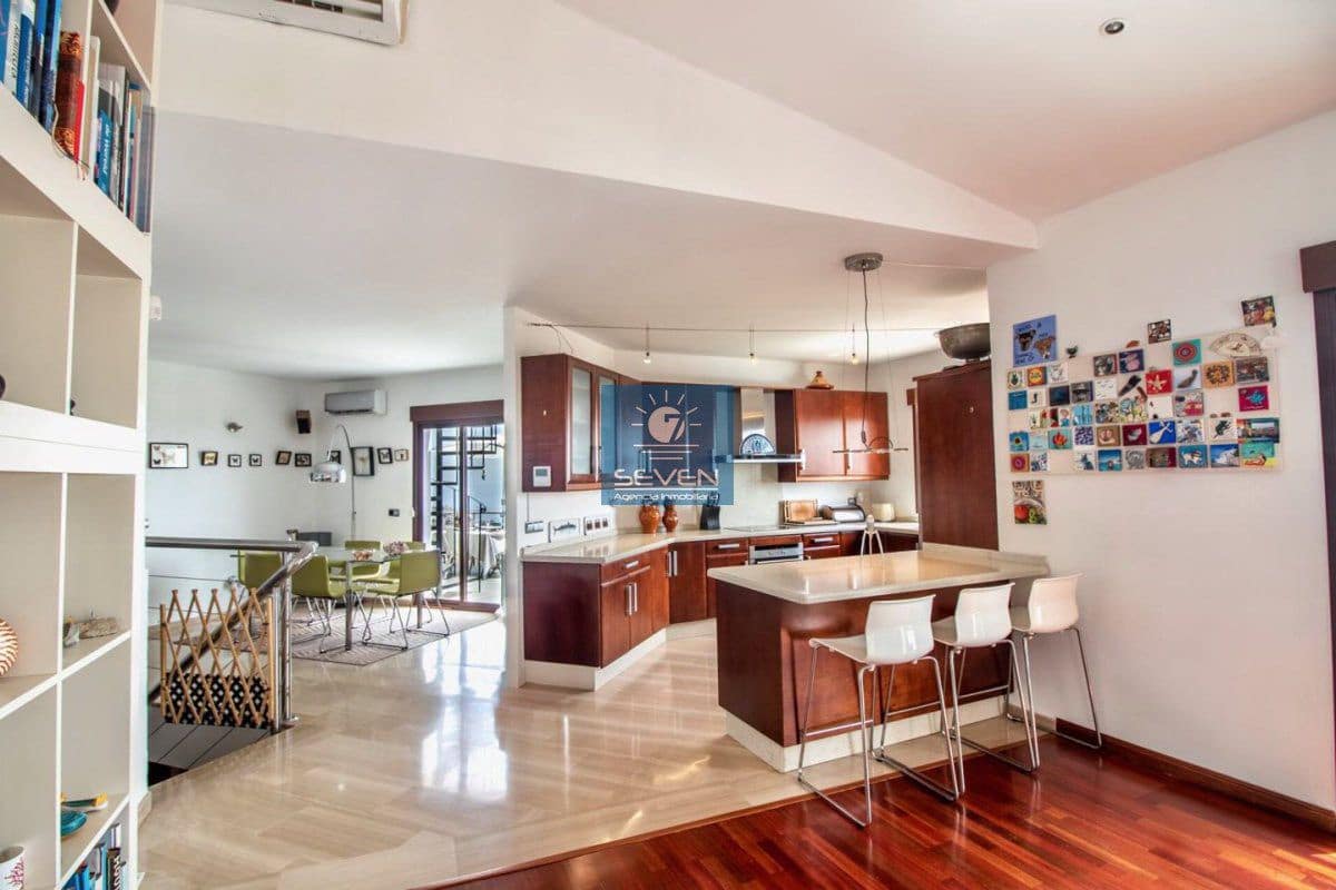 5 bedroom Villa for sale in Almunecar with garage - € 945,000 (Ref: 9176645)