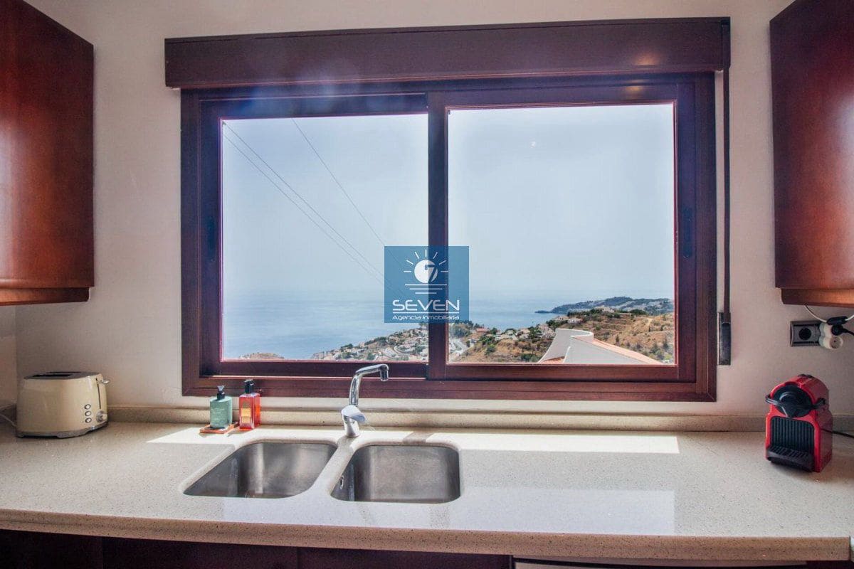 5 bedroom Villa for sale in Almunecar with garage - € 945,000 (Ref: 9176645)