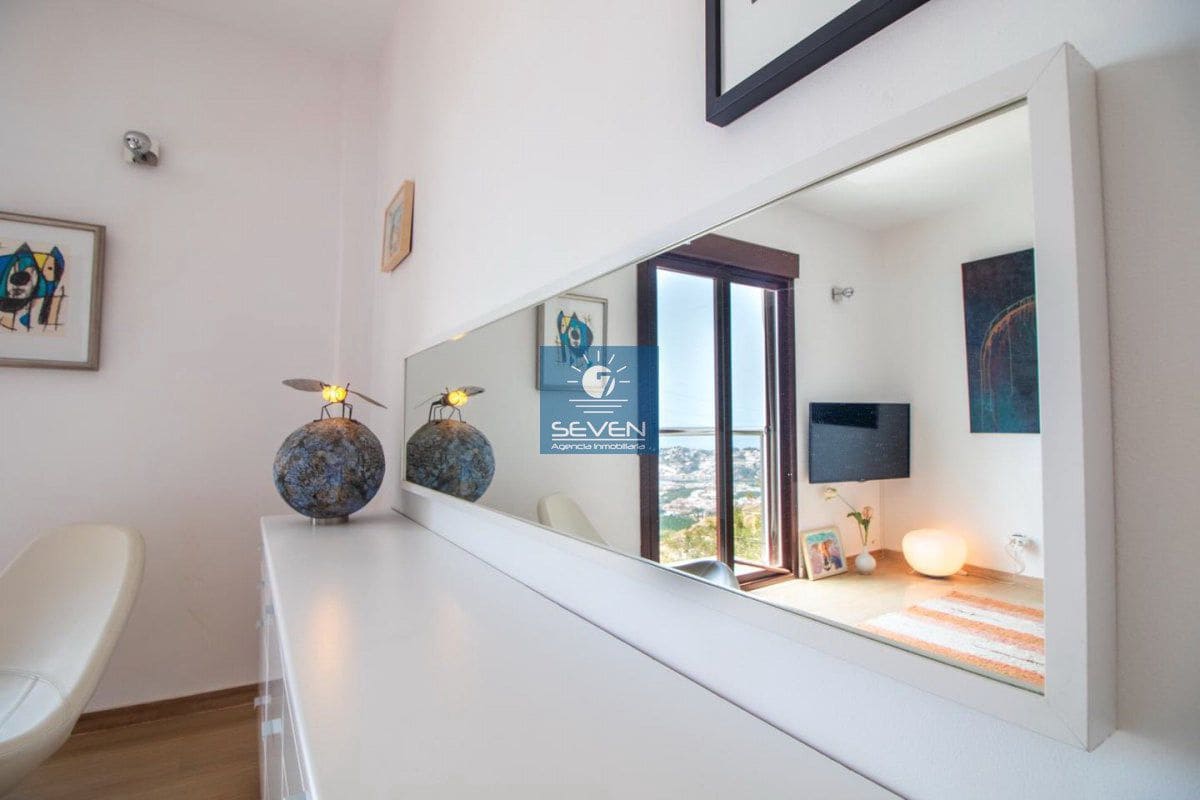 5 bedroom Villa for sale in Almunecar with garage - € 945,000 (Ref: 9176645)