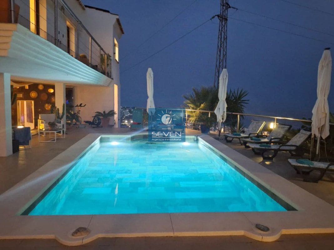 5 bedroom Villa for sale in Almunecar with garage - € 945,000 (Ref: 9176645)