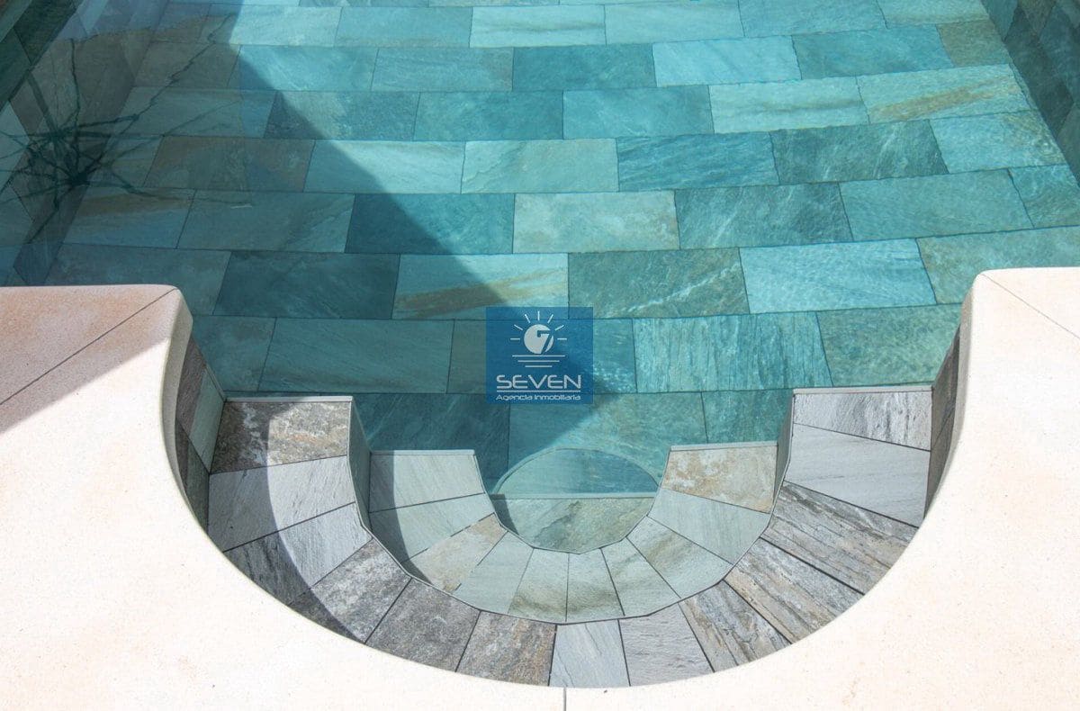 5 bedroom Villa for sale in Almunecar with garage - € 945,000 (Ref: 9176645)