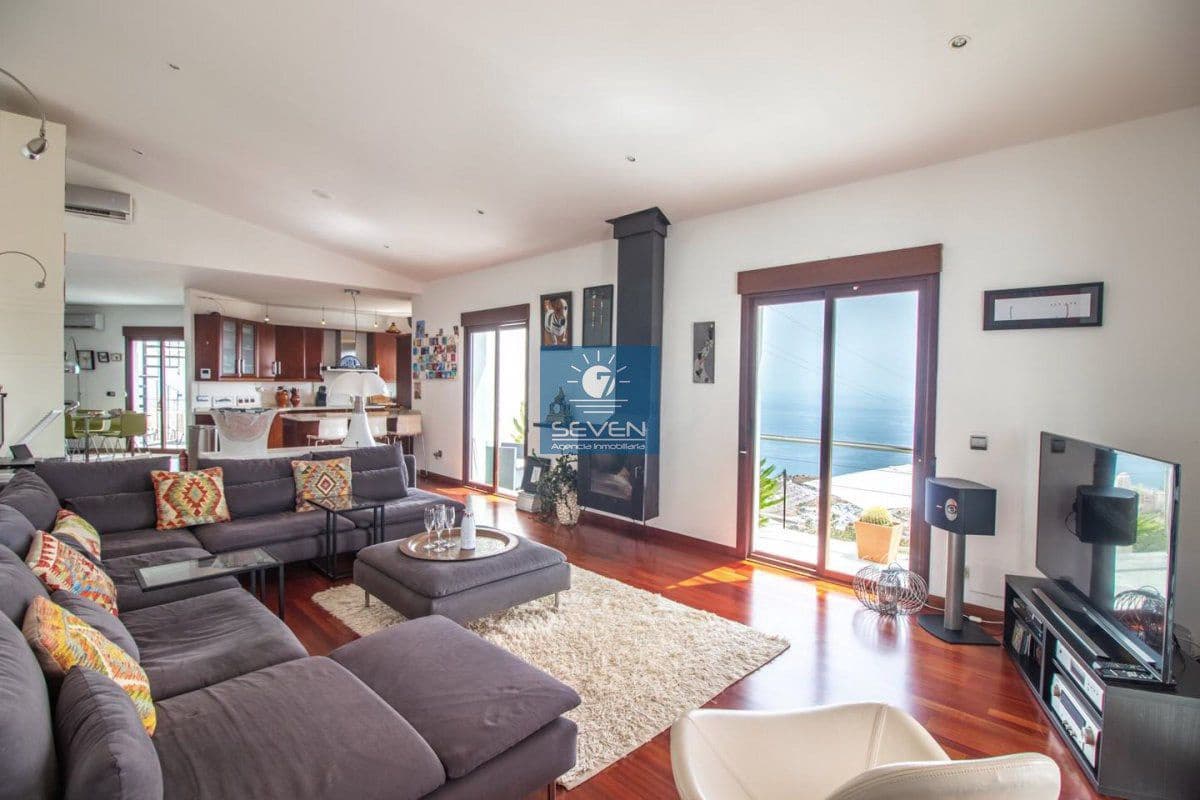 5 bedroom Villa for sale in Almunecar with garage - € 945,000 (Ref: 9176645)