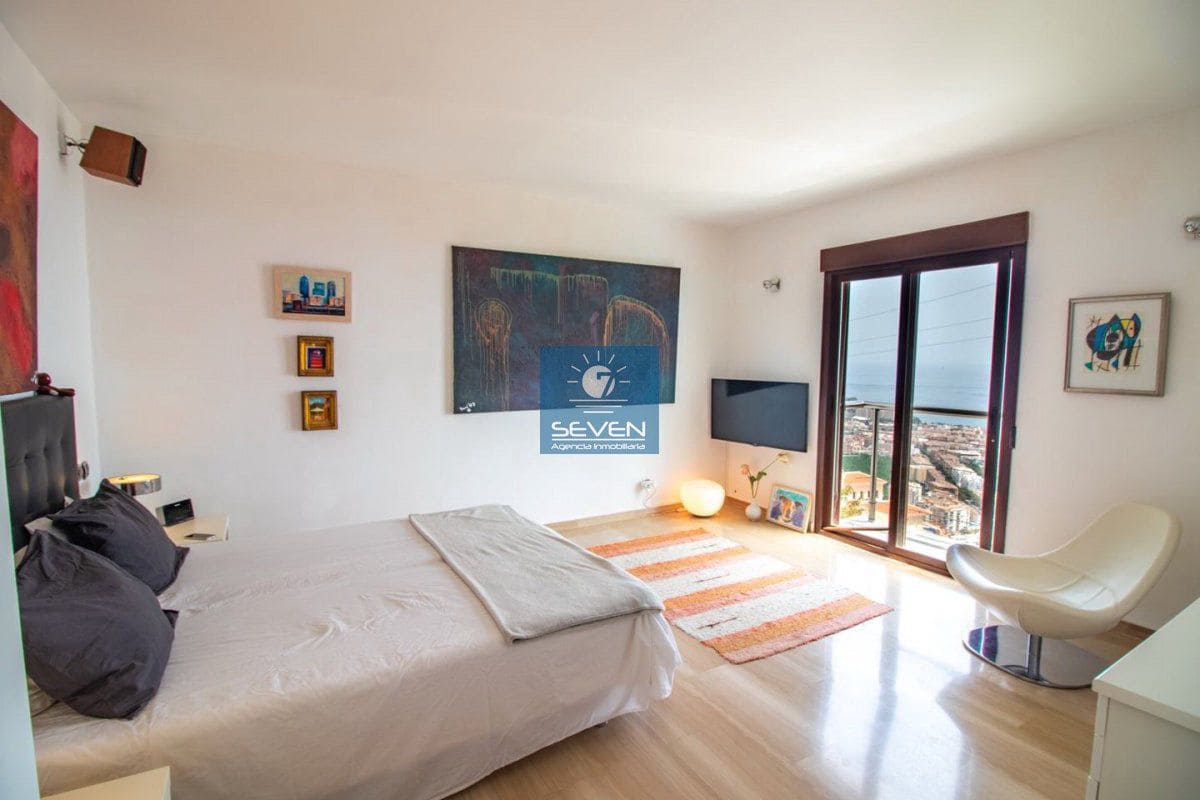 5 bedroom Villa for sale in Almunecar with garage - € 945,000 (Ref: 9176645)