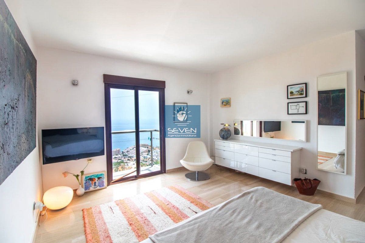 5 bedroom Villa for sale in Almunecar with garage - € 945,000 (Ref: 9176645)