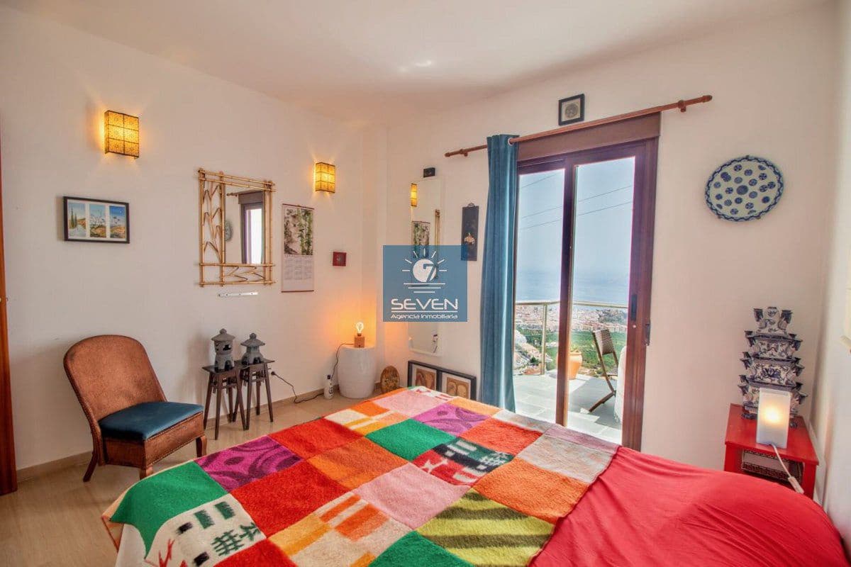 5 bedroom Villa for sale in Almunecar with garage - € 945,000 (Ref: 9176645)