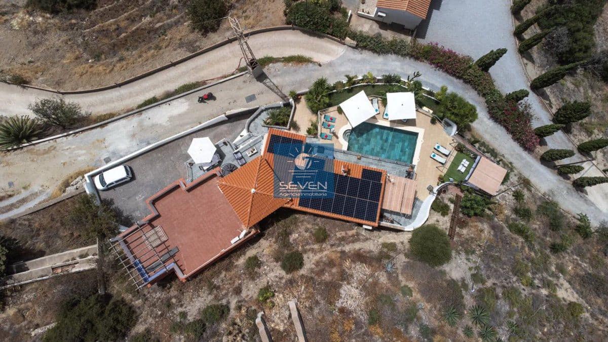 5 bedroom Villa for sale in Almunecar with garage - € 945,000 (Ref: 9176645)