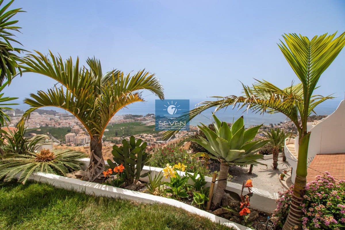 5 bedroom Villa for sale in Almunecar with garage - € 945,000 (Ref: 9176645)