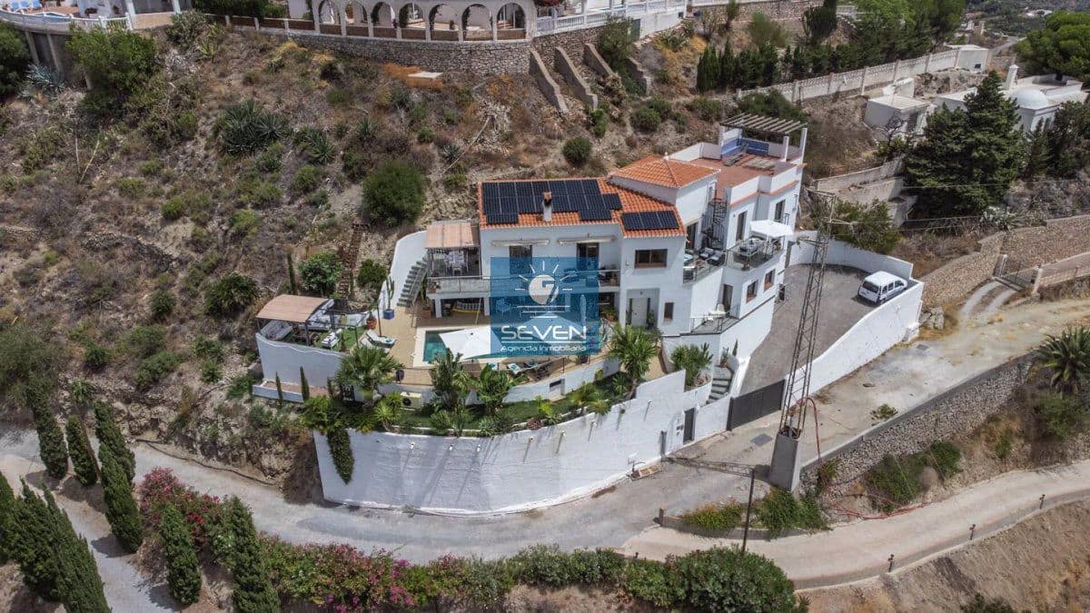 5 bedroom Villa for sale in Almunecar with garage - € 945,000 (Ref: 9176645)