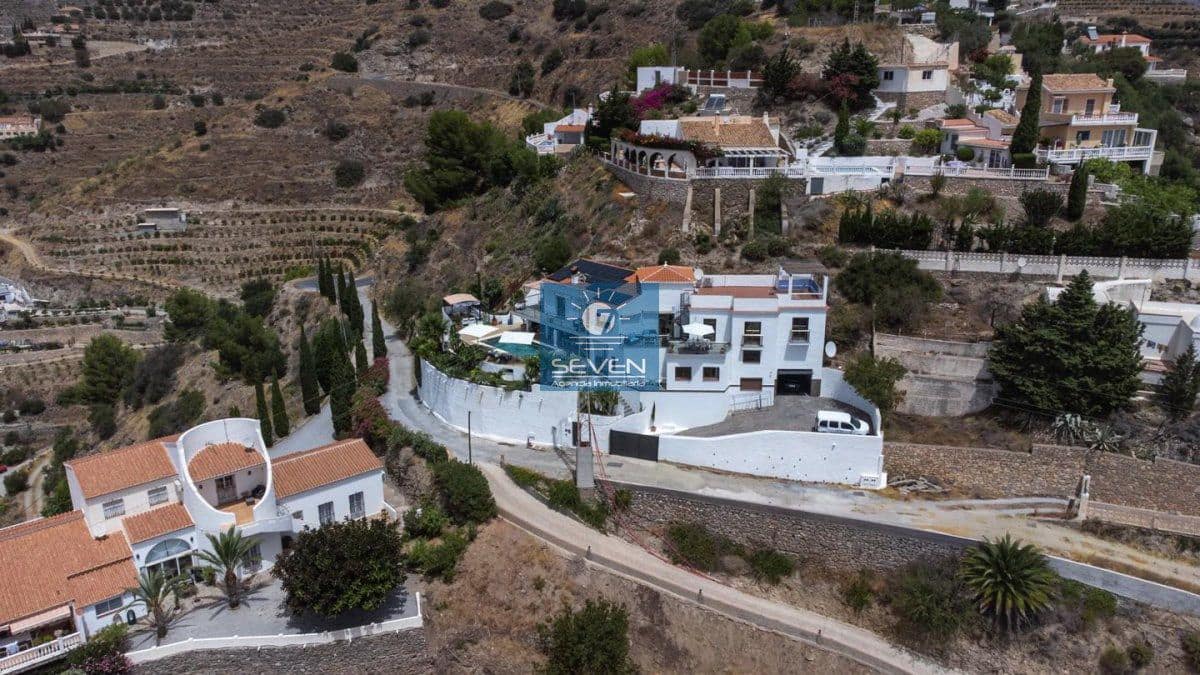 5 bedroom Villa for sale in Almunecar with garage - € 945,000 (Ref: 9176645)