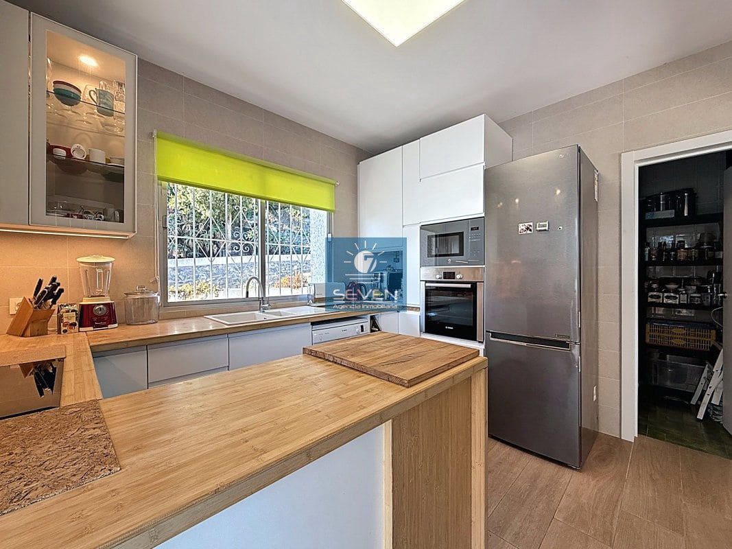 2 camera da letto Villa in vendita in Cotobro con garage - 570.000 € (Rif: 9475945)