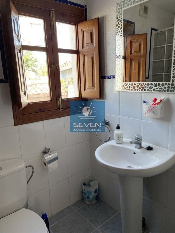 7 makuuhuone Huvila myytävänä paikassa Cotobro mukana 
autotalli - 590 000 € (Ref: 9480987)