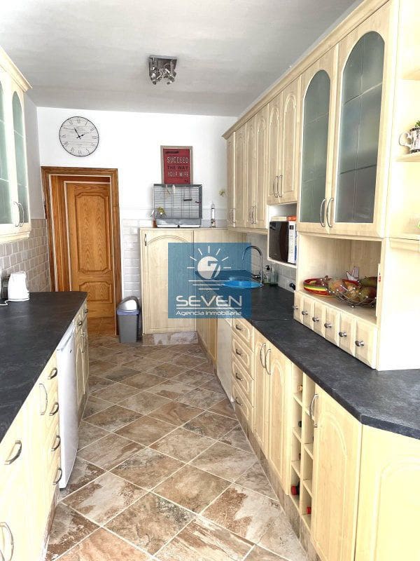 7 makuuhuone Huvila myytävänä paikassa Cotobro mukana 
autotalli - 590 000 € (Ref: 9480987)