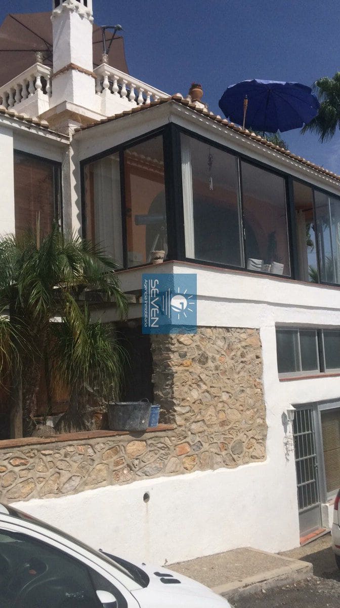 7 makuuhuone Huvila myytävänä paikassa Cotobro mukana 
autotalli - 590 000 € (Ref: 9480987)