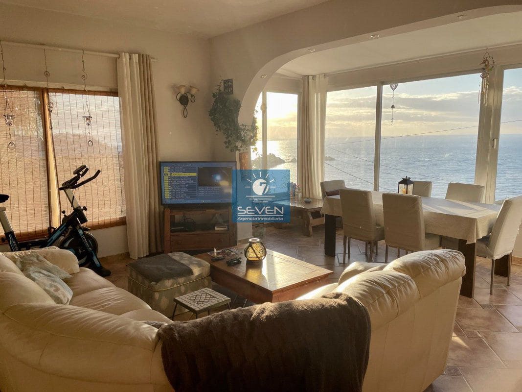 7 makuuhuone Huvila myytävänä paikassa Cotobro mukana 
autotalli - 590 000 € (Ref: 9480987)