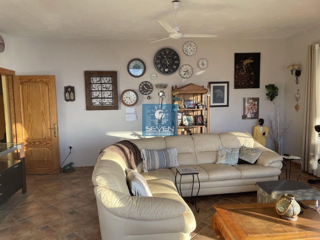 7 makuuhuone Huvila myytävänä paikassa Cotobro mukana 
autotalli - 590 000 € (Ref: 9480987)