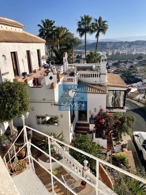 7 makuuhuone Huvila myytävänä paikassa Cotobro mukana 
autotalli - 590 000 € (Ref: 9480987)