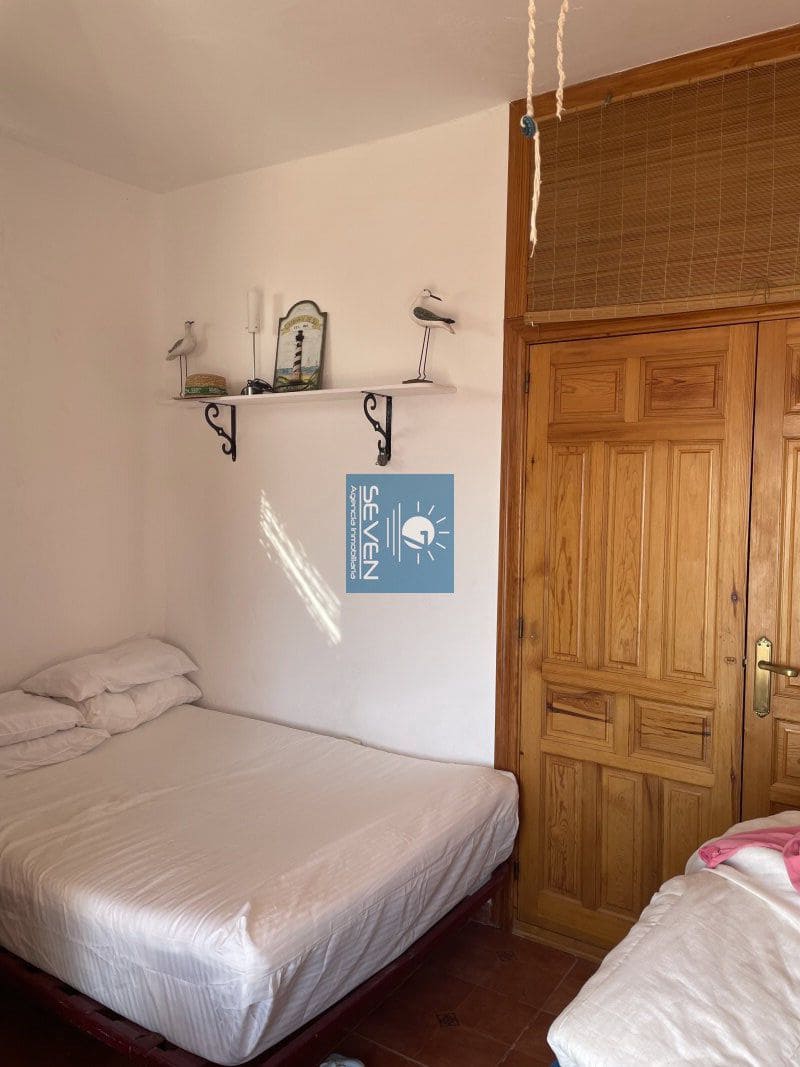 7 makuuhuone Huvila myytävänä paikassa Cotobro mukana 
autotalli - 590 000 € (Ref: 9480987)