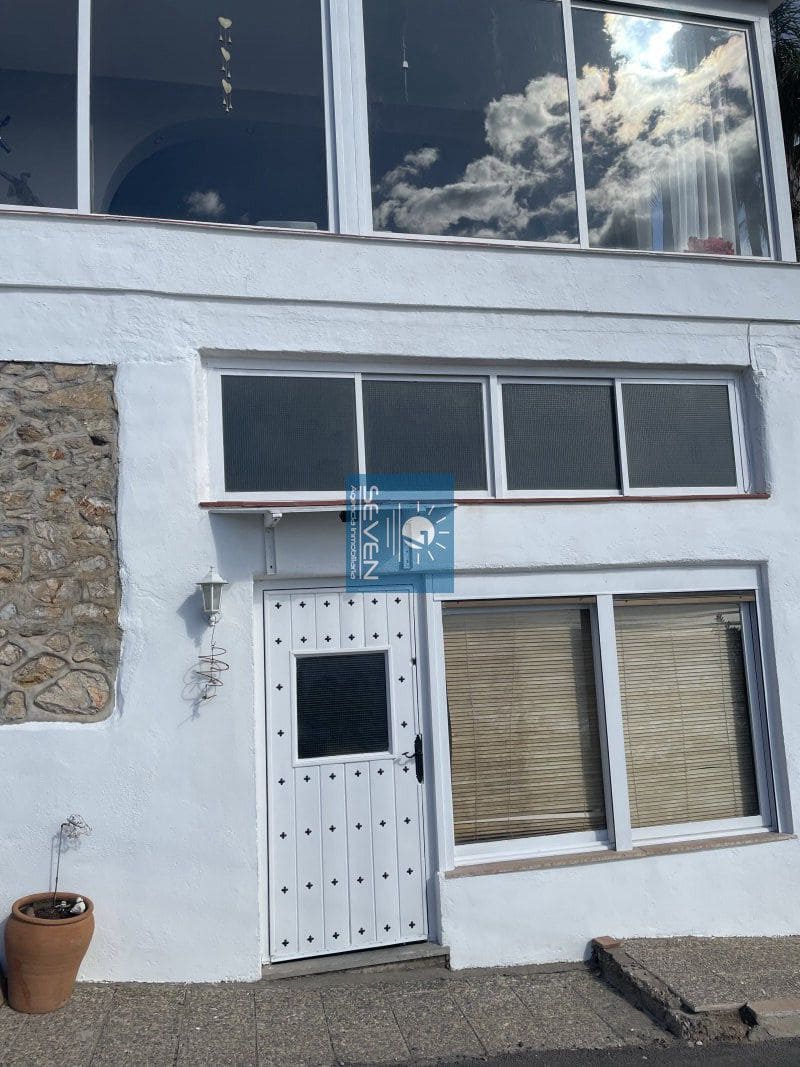 7 makuuhuone Huvila myytävänä paikassa Cotobro mukana 
autotalli - 590 000 € (Ref: 9480987)