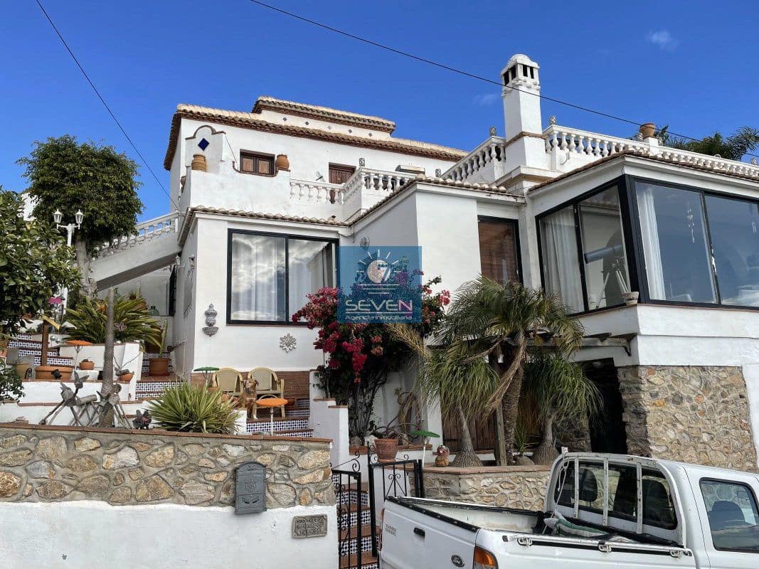 7 makuuhuone Huvila myytävänä paikassa Cotobro mukana 
autotalli - 590 000 € (Ref: 9480987)