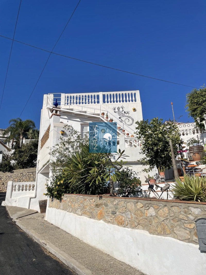 7 makuuhuone Huvila myytävänä paikassa Cotobro mukana 
autotalli - 590 000 € (Ref: 9480987)