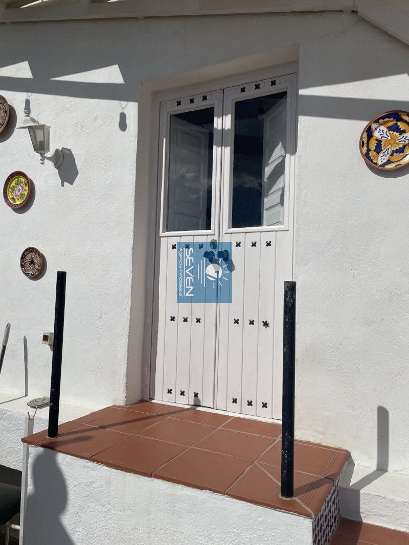 7 makuuhuone Huvila myytävänä paikassa Cotobro mukana 
autotalli - 590 000 € (Ref: 9480987)