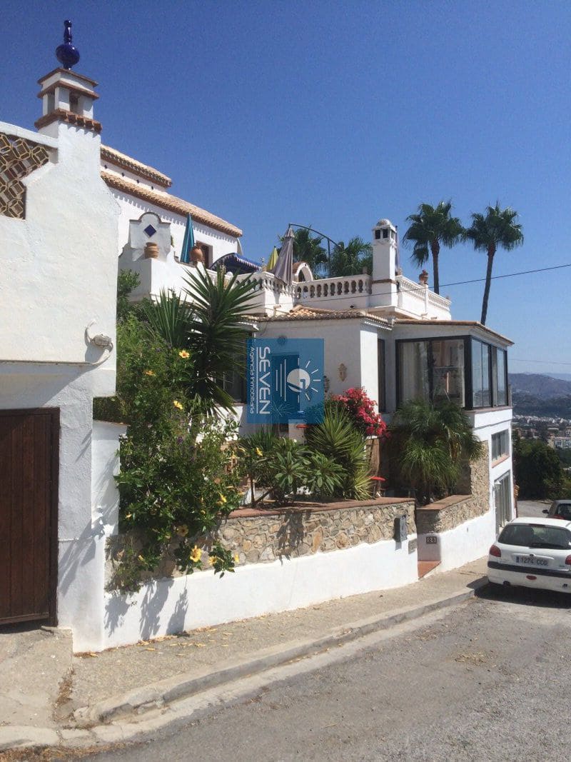 7 makuuhuone Huvila myytävänä paikassa Cotobro mukana 
autotalli - 590 000 € (Ref: 9480987)