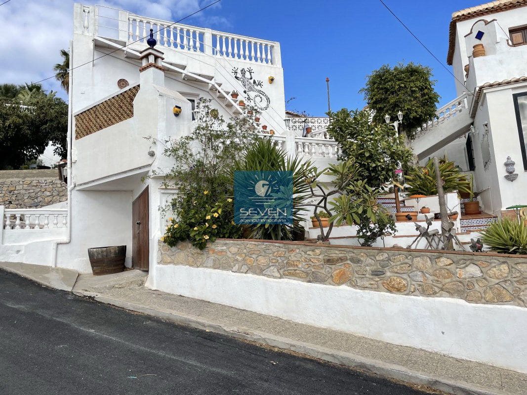 7 makuuhuone Huvila myytävänä paikassa Cotobro mukana 
autotalli - 590 000 € (Ref: 9480987)