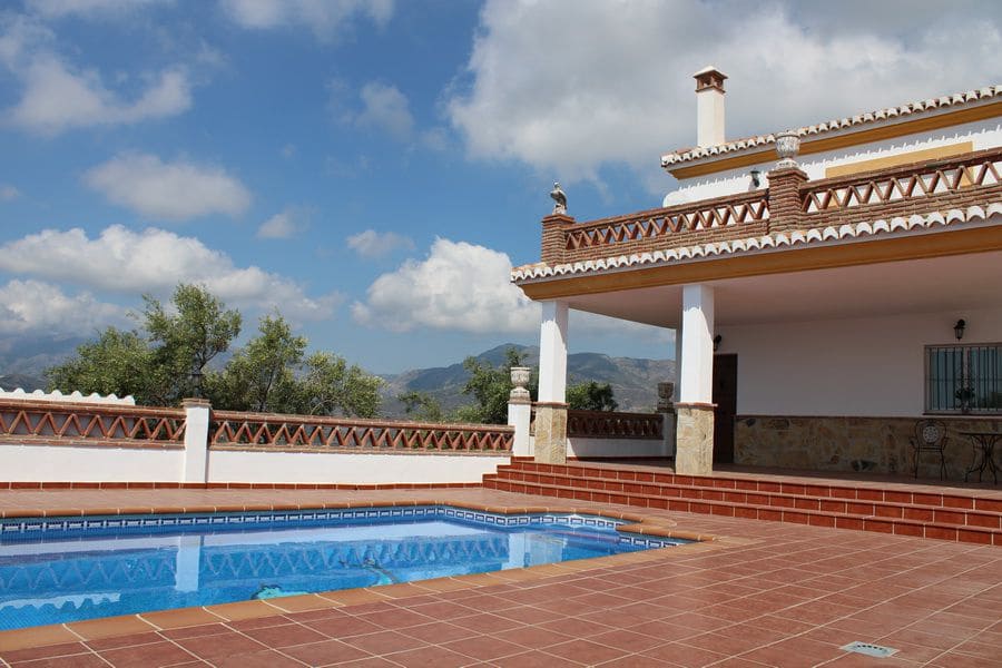 Chalet de 4 habitaciones en Itrabo en venta - 375.000 € (Ref: 9491276)