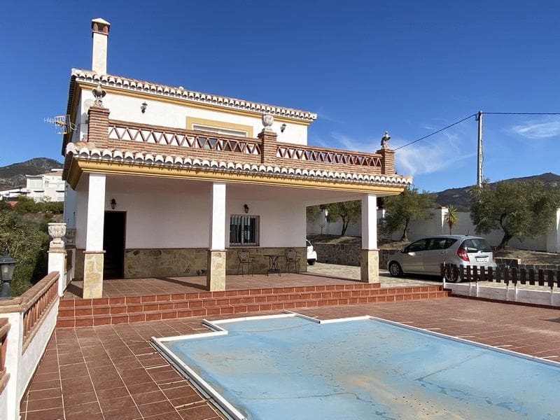 Chalet de 4 habitaciones en Itrabo en venta - 375.000 € (Ref: 9491276)