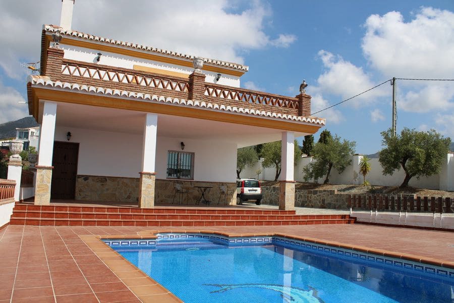 Chalet de 4 habitaciones en Itrabo en venta - 375.000 € (Ref: 9491276)