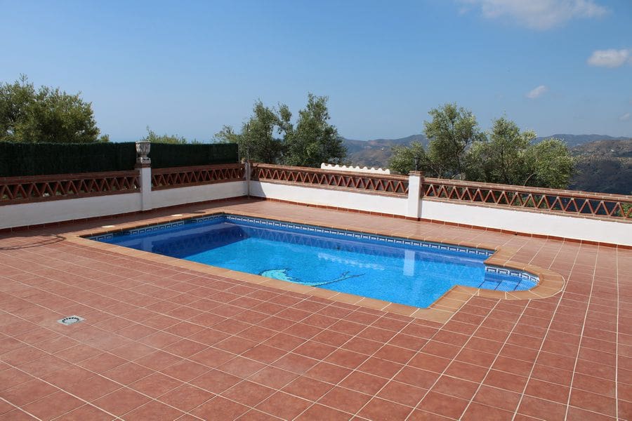 Chalet de 4 habitaciones en Itrabo en venta - 375.000 € (Ref: 9491276)