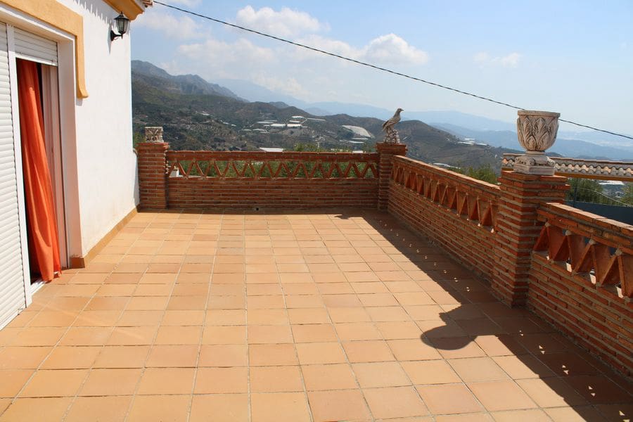 Chalet de 4 habitaciones en Itrabo en venta - 375.000 € (Ref: 9491276)