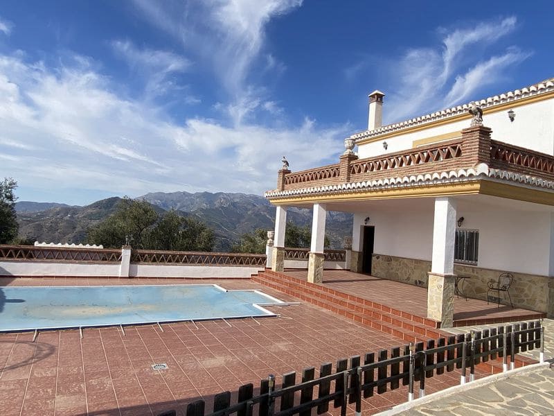 Chalet de 4 habitaciones en Itrabo en venta - 375.000 € (Ref: 9491276)