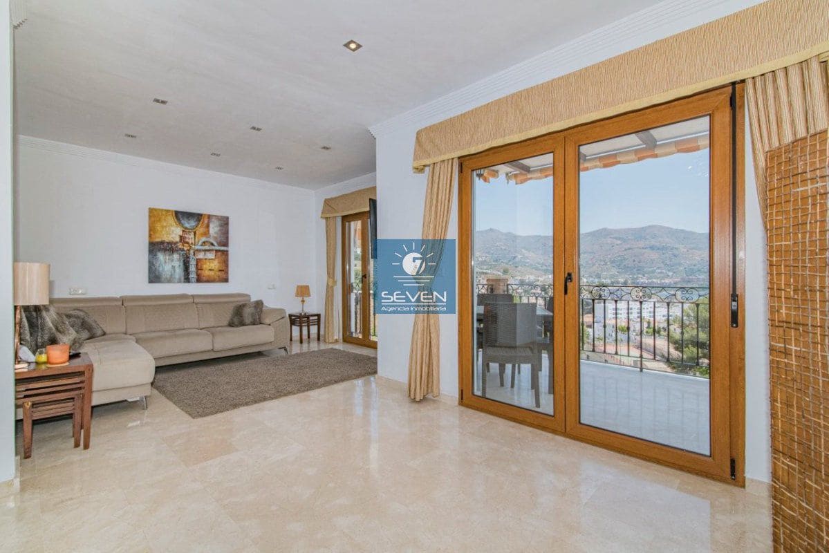 Casa de 3 habitaciones en Almuñécar en venta - 355.000 € (Ref: 9498905)