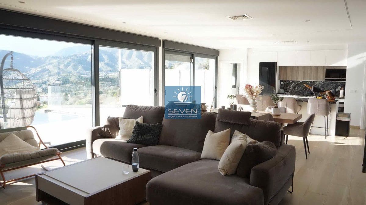 3 bedroom Villa for sale in La Herradura - € 1,099,000 (Ref: 9694876)