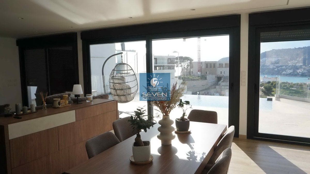 3 bedroom Villa for sale in La Herradura - € 1,099,000 (Ref: 9694876)