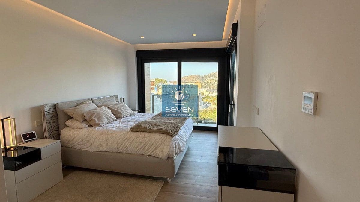 3 bedroom Villa for sale in La Herradura - € 1,099,000 (Ref: 9694876)