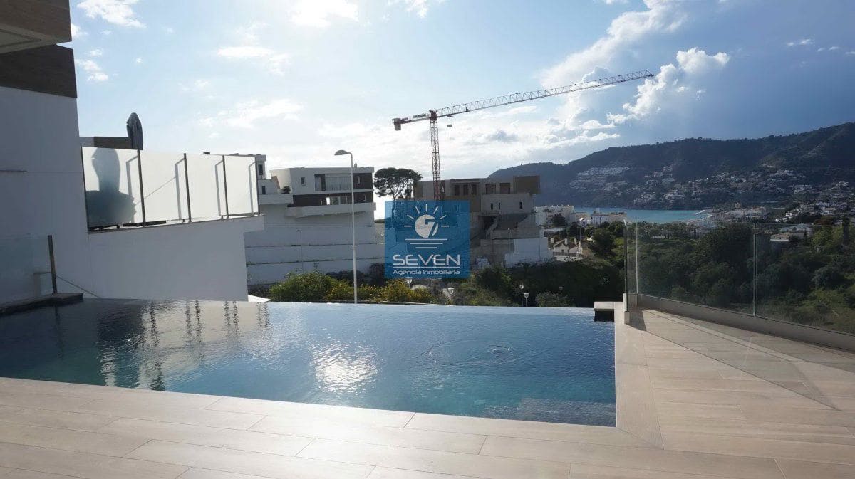 3 bedroom Villa for sale in La Herradura - € 1,099,000 (Ref: 9694876)