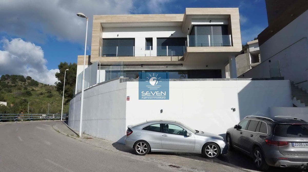 3 bedroom Villa for sale in La Herradura - € 1,099,000 (Ref: 9694876)