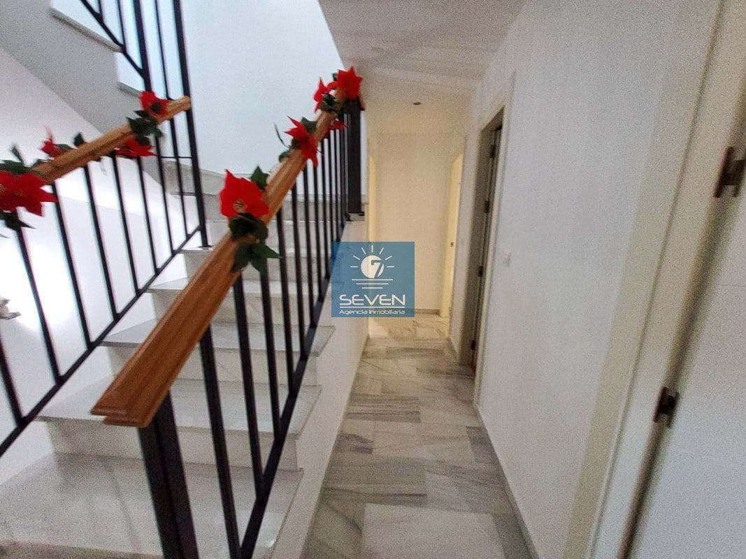 4 soveværelse Byhus til salg i Almunecar med garage - € 469.000 (Ref: 9794273)