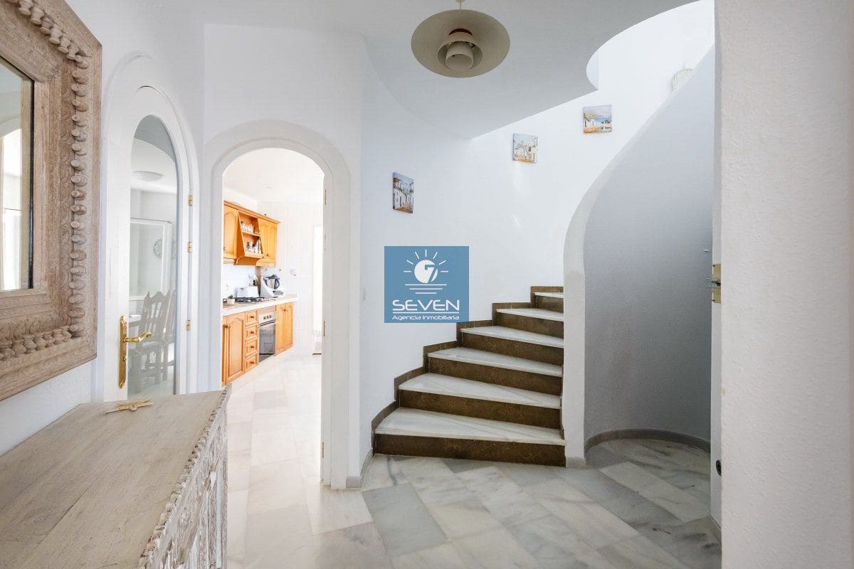 2 bedroom Villa for sale in Almunecar with pool garage - € 598,000 (Ref: 9850980)