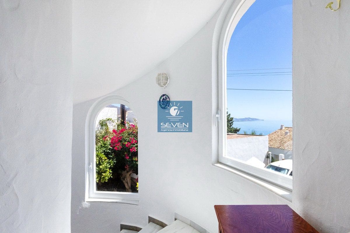 2 bedroom Villa for sale in Almunecar with pool garage - € 598,000 (Ref: 9850980)