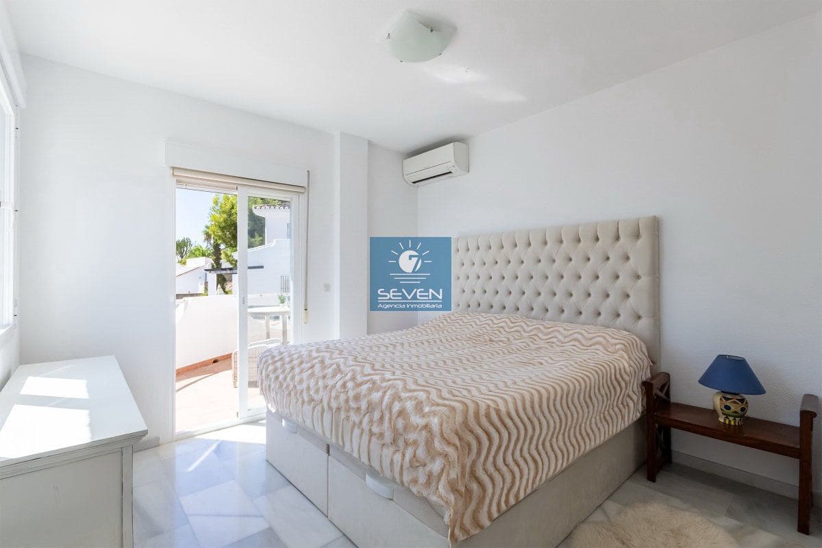 2 bedroom Villa for sale in Almunecar with pool garage - € 598,000 (Ref: 9850980)
